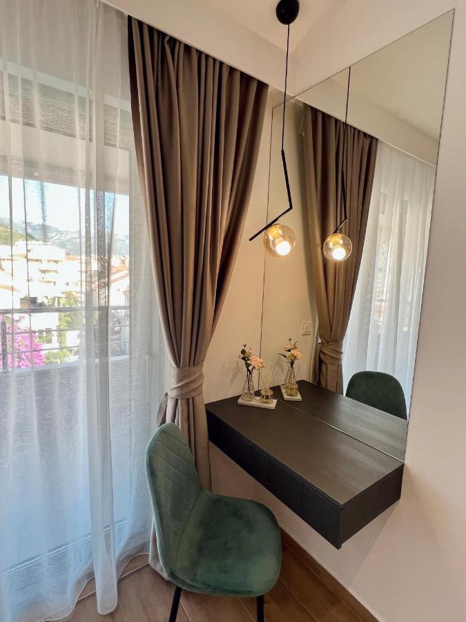 בודווה Apartments Sirena - Modern Stay With Free Parking מראה חיצוני תמונה
