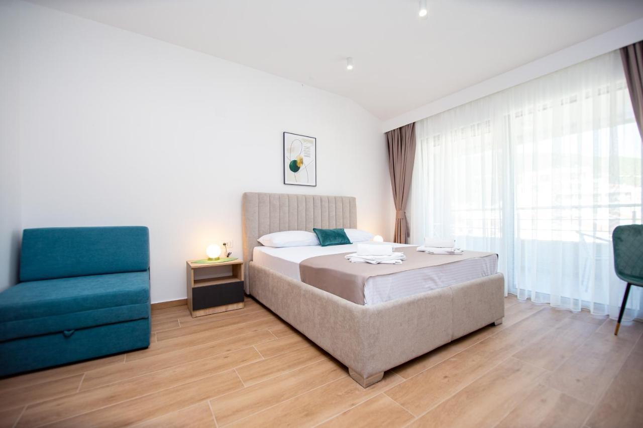 בודווה Apartments Sirena - Modern Stay With Free Parking מראה חיצוני תמונה