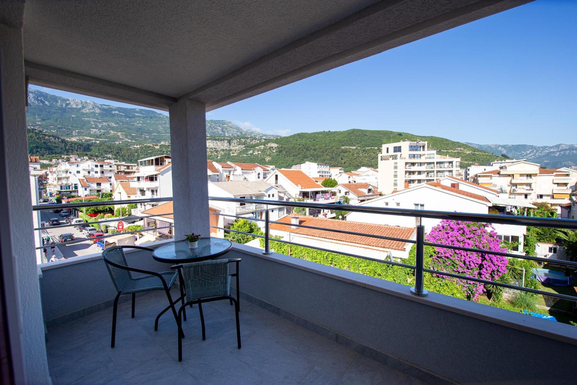 בודווה Apartments Sirena - Modern Stay With Free Parking מראה חיצוני תמונה