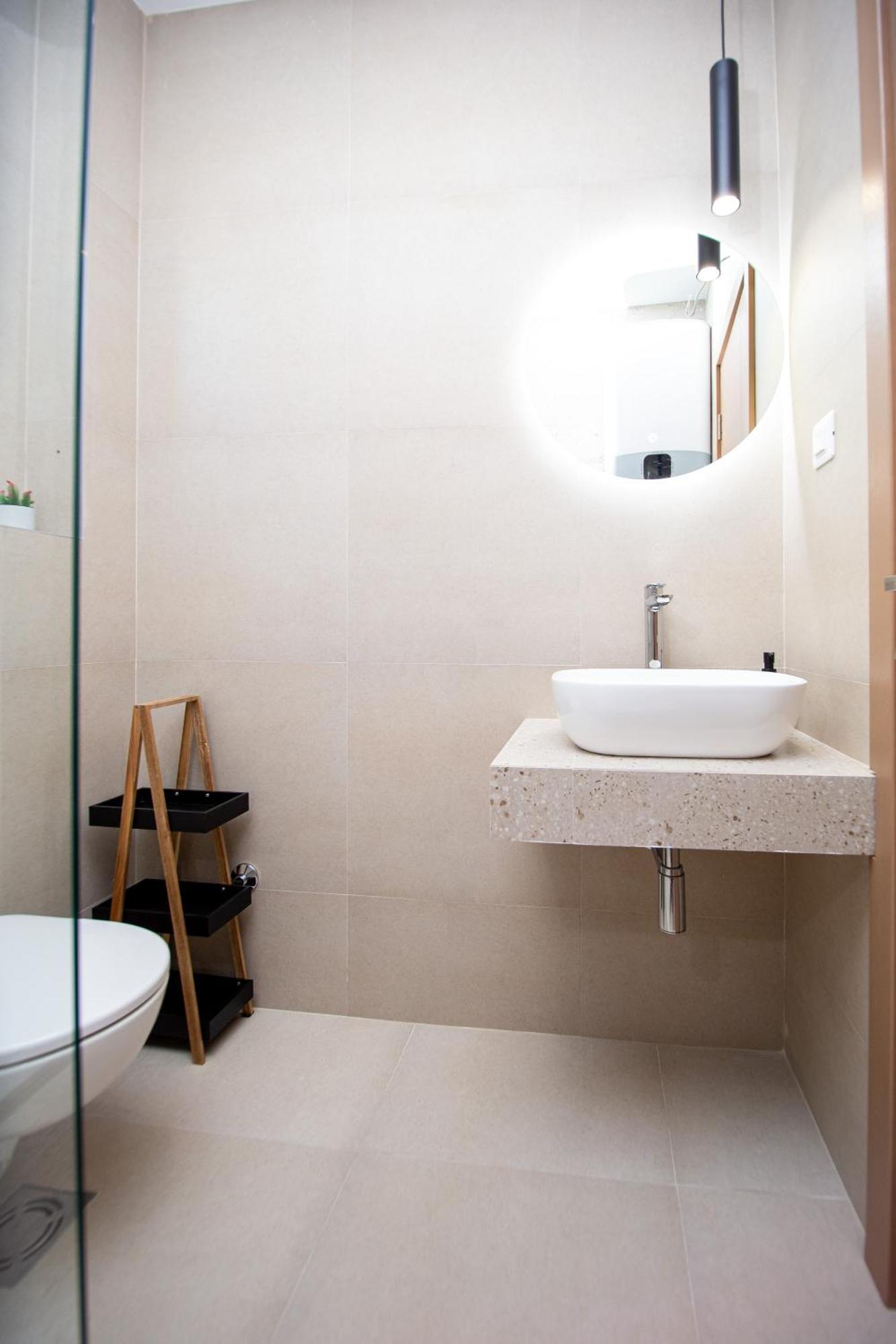 בודווה Apartments Sirena - Modern Stay With Free Parking מראה חיצוני תמונה