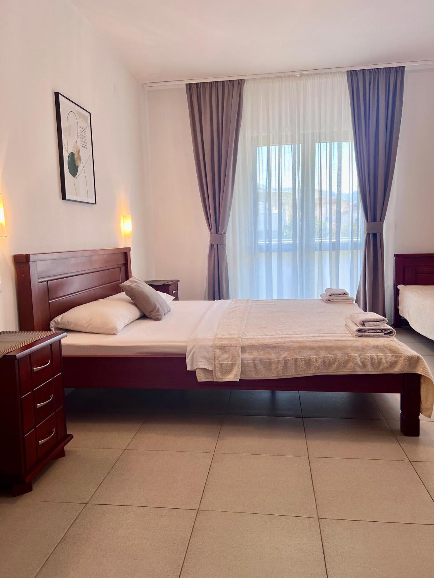 בודווה Apartments Sirena - Modern Stay With Free Parking מראה חיצוני תמונה